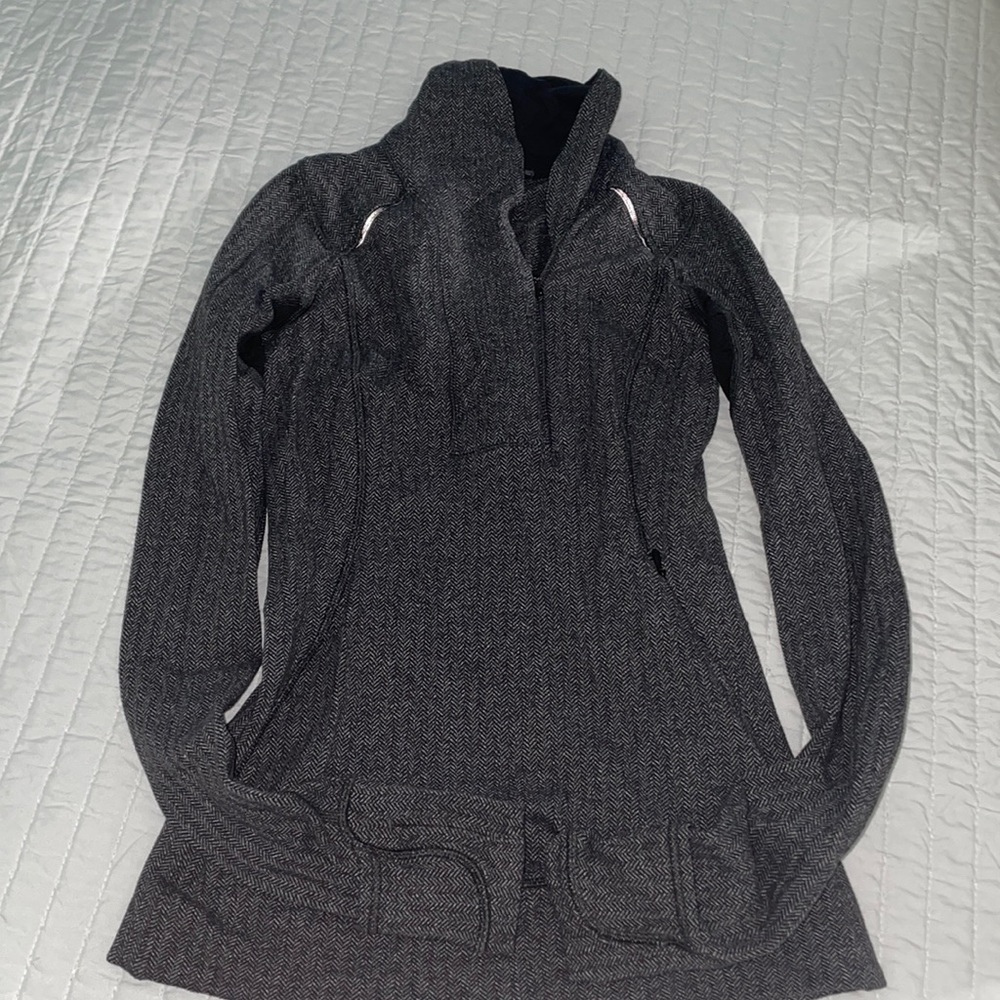 Lululemon gray quarterzip mock neck